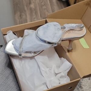 NWT Gorfen Silver Women's Kitty Heeled Sandals